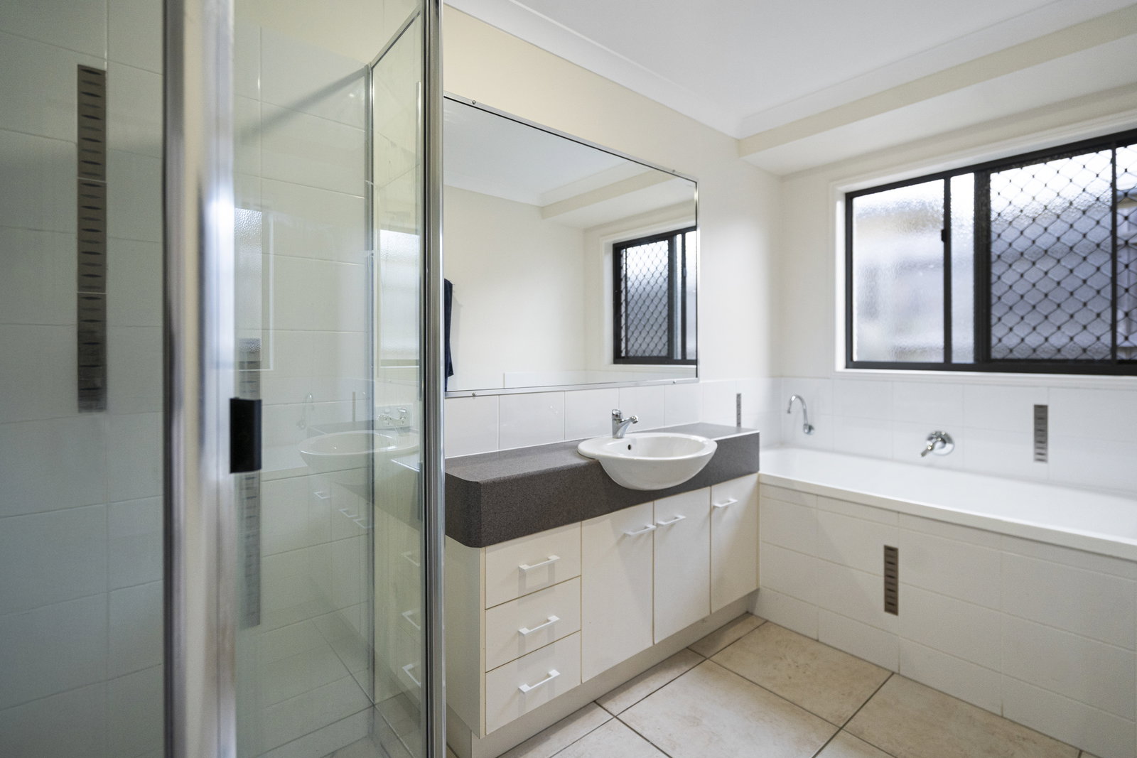 16 Bisdee Street, Coral Cove  QLD  4670