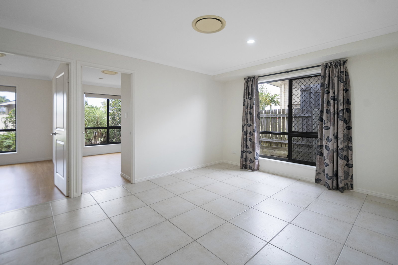 16 Bisdee Street, Coral Cove  QLD  4670