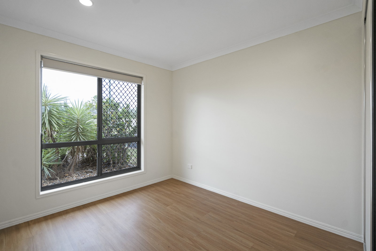 16 Bisdee Street, Coral Cove  QLD  4670
