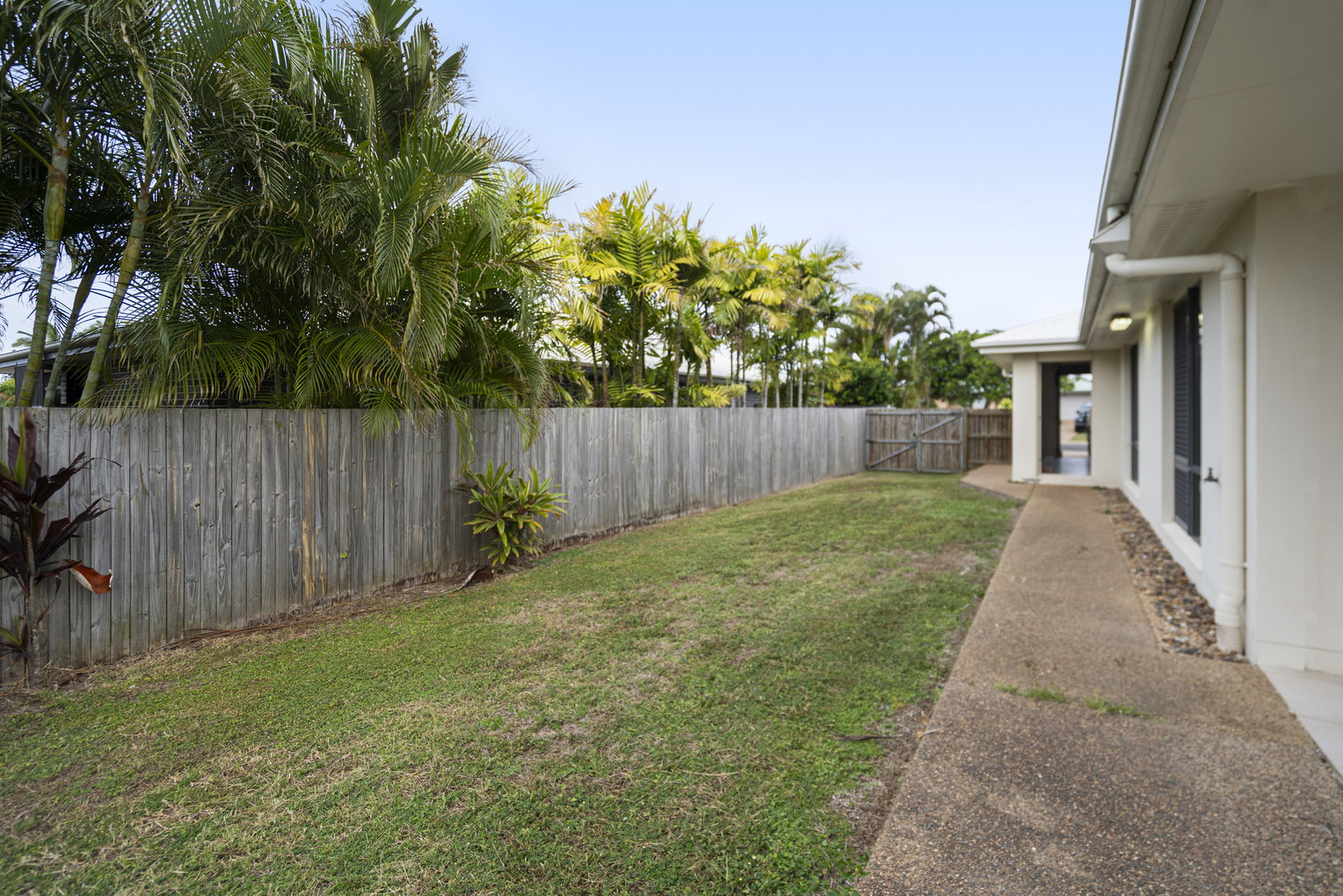 16 Bisdee Street, Coral Cove  QLD  4670
