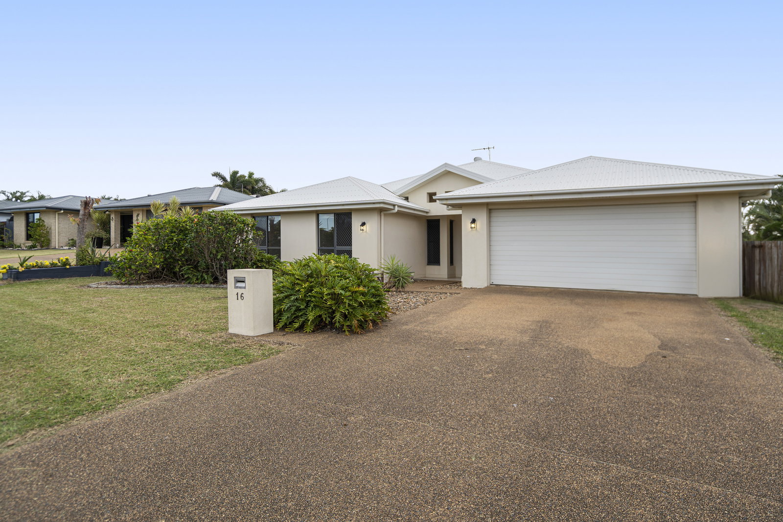 16 Bisdee Street, Coral Cove  QLD  4670