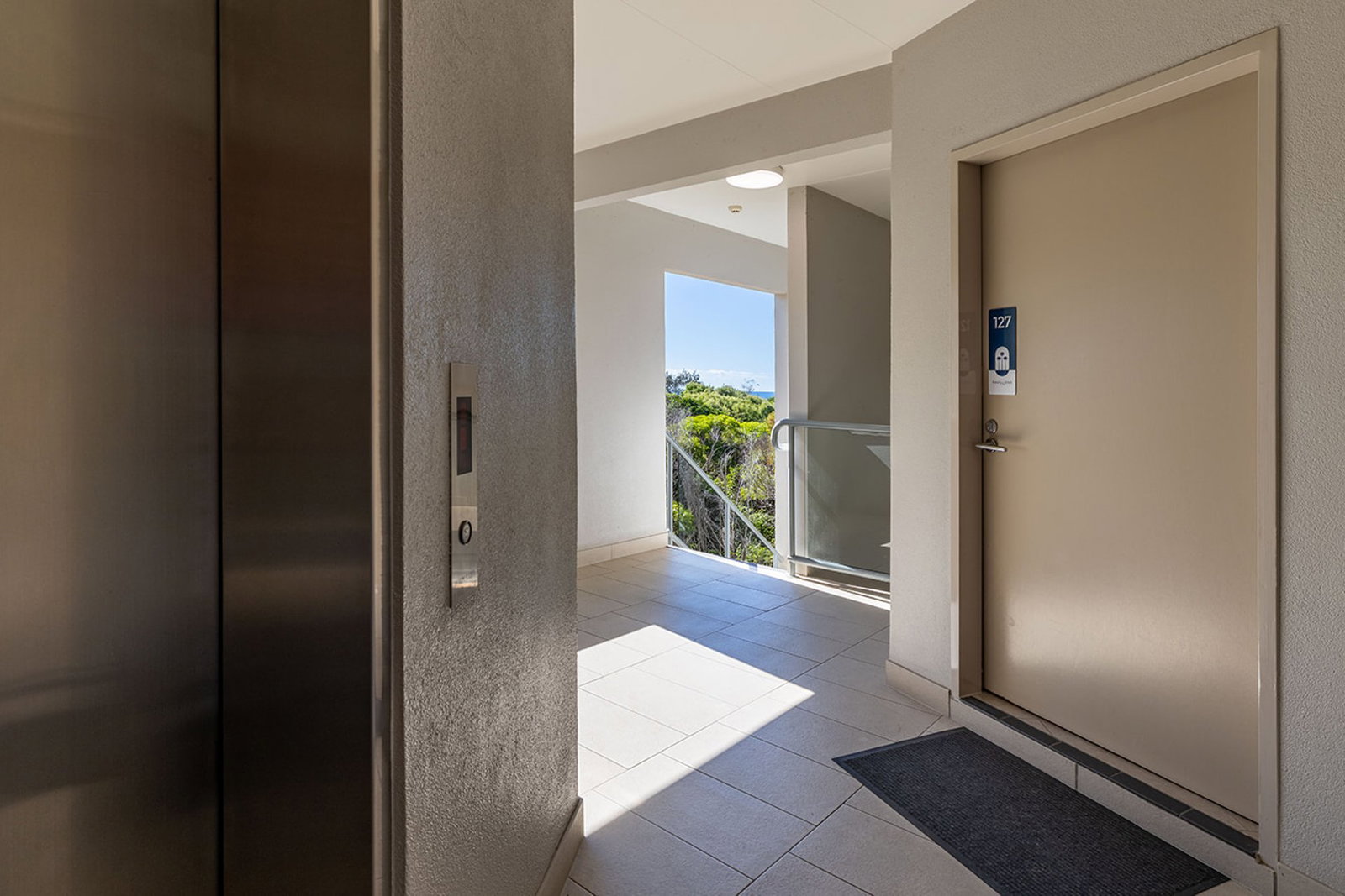 127/9 Beaches Village Circuit, Agnes Water  QLD  4677