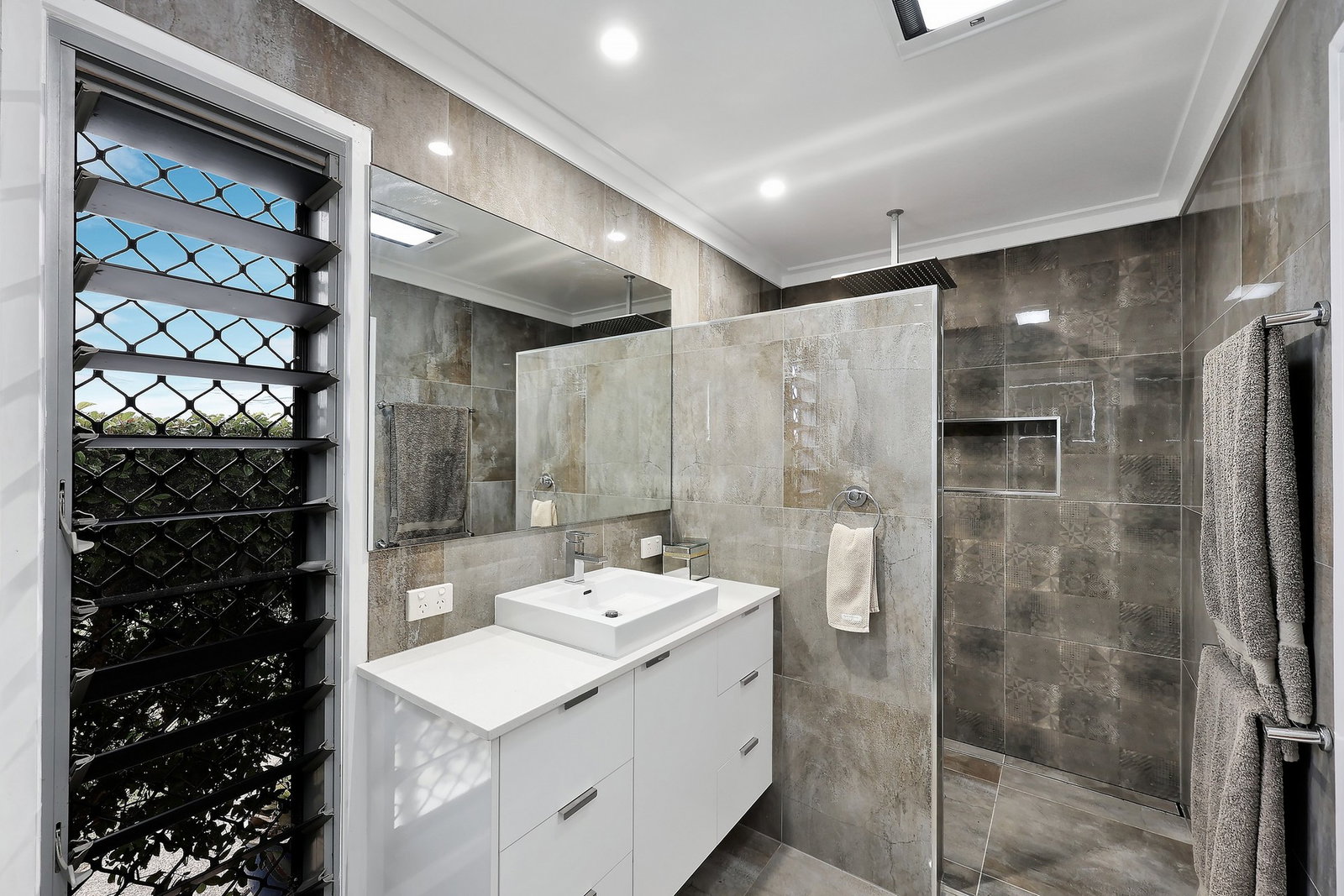 12 Sorrento Drive, Bargara  QLD  4670