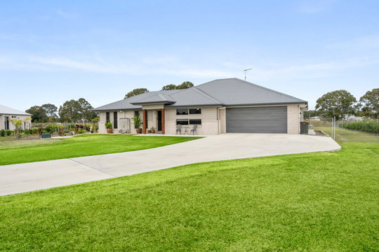 10 Phoenix Way, St Helens  QLD  4650