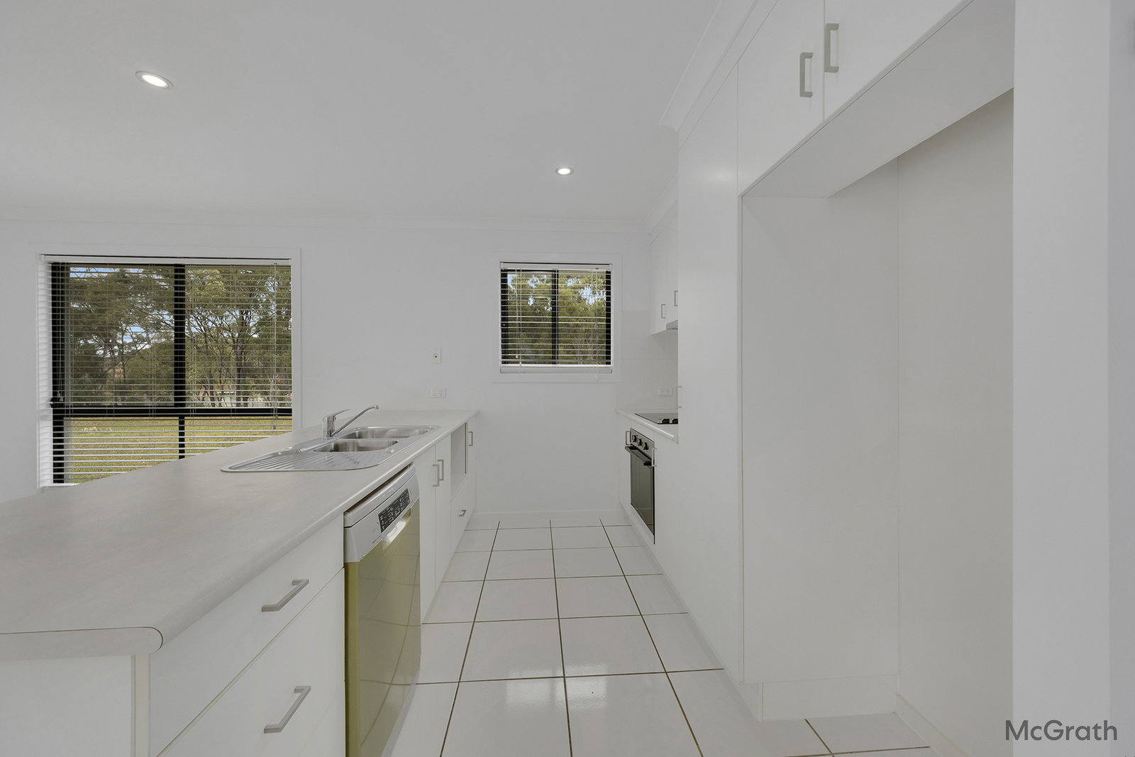 18 Giles Street, Glen Eden  QLD  4680