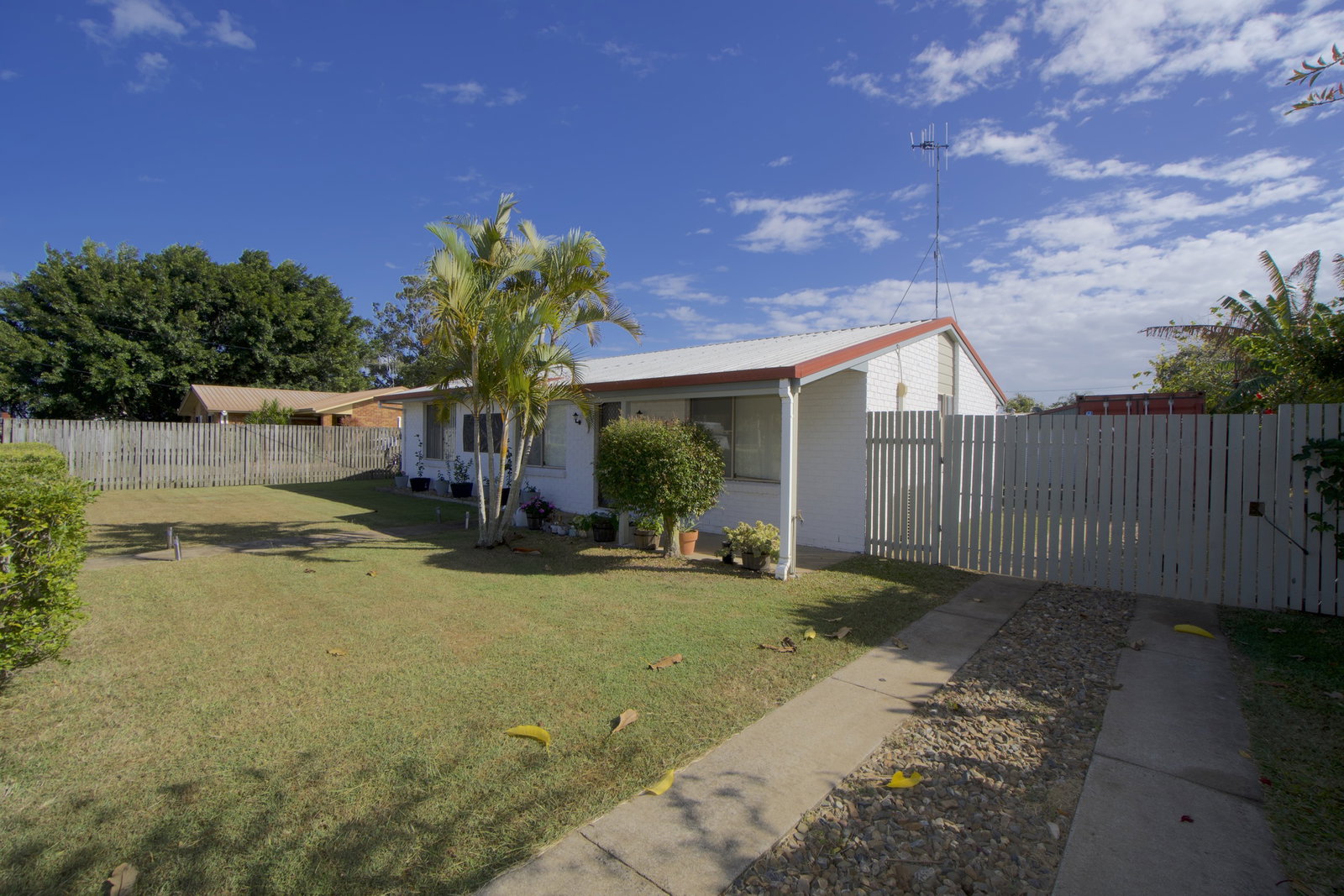 8 Paradise Avenue, Thabeban  QLD  4670