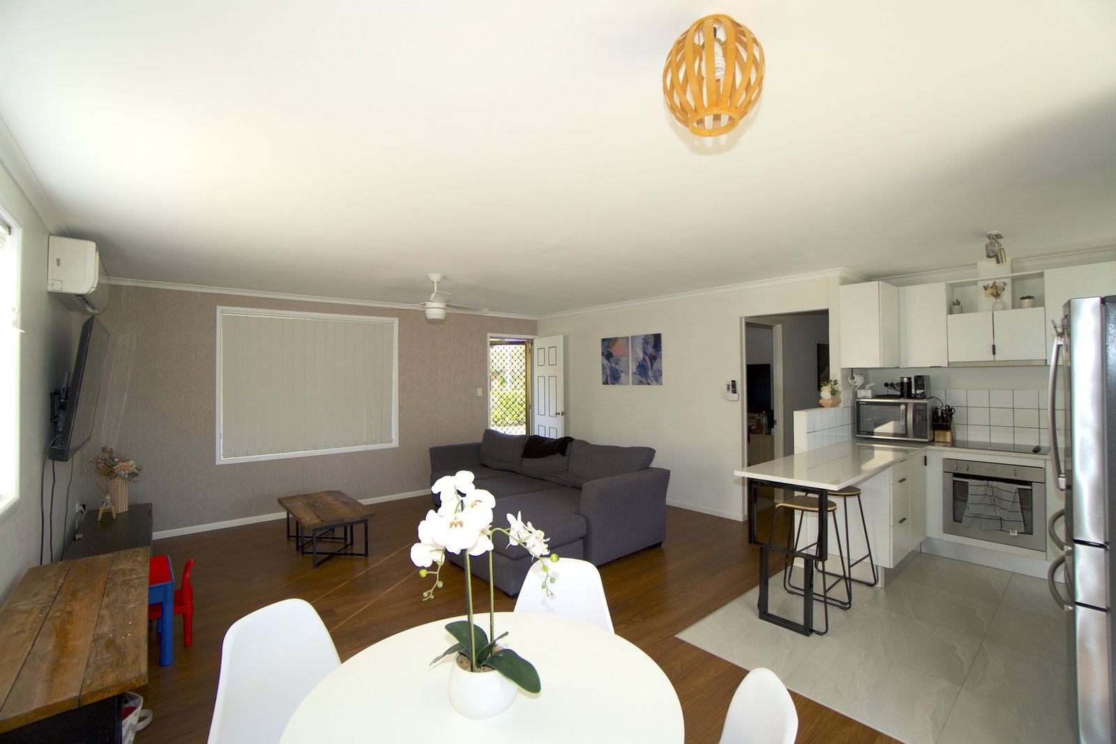 8 Paradise Avenue, Thabeban  QLD  4670