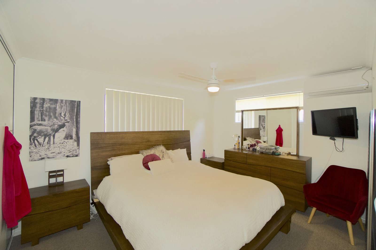 8 Paradise Avenue, Thabeban  QLD  4670