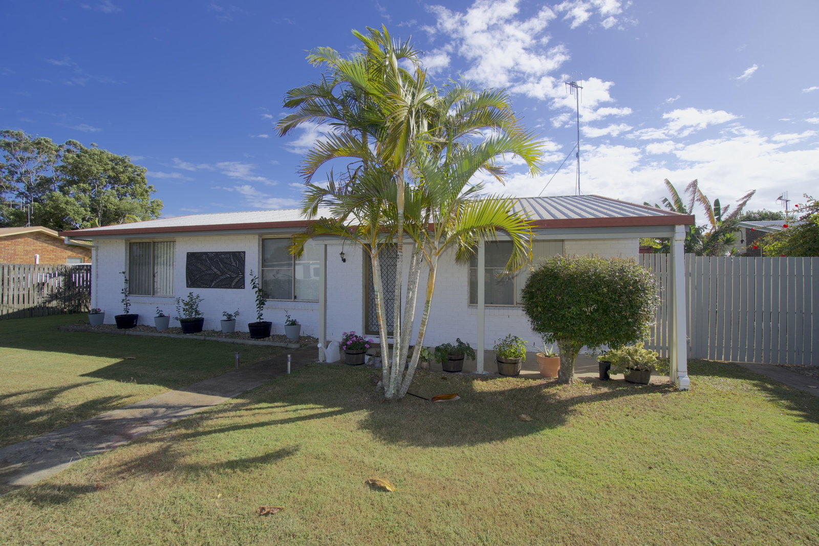 8 Paradise Avenue, Thabeban  QLD  4670