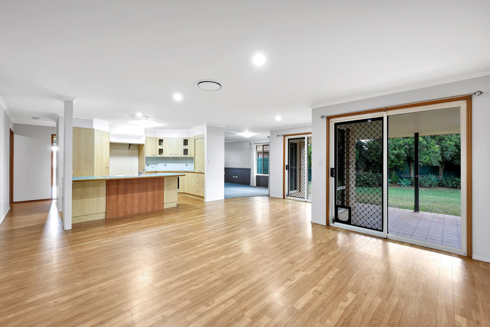 12 Palais Court, Avenell Heights  QLD  4670