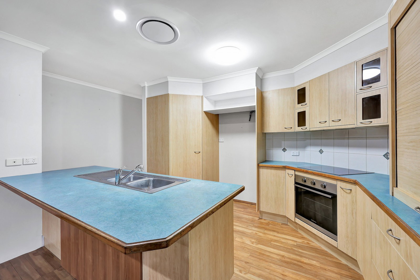 12 Palais Court, Avenell Heights  QLD  4670