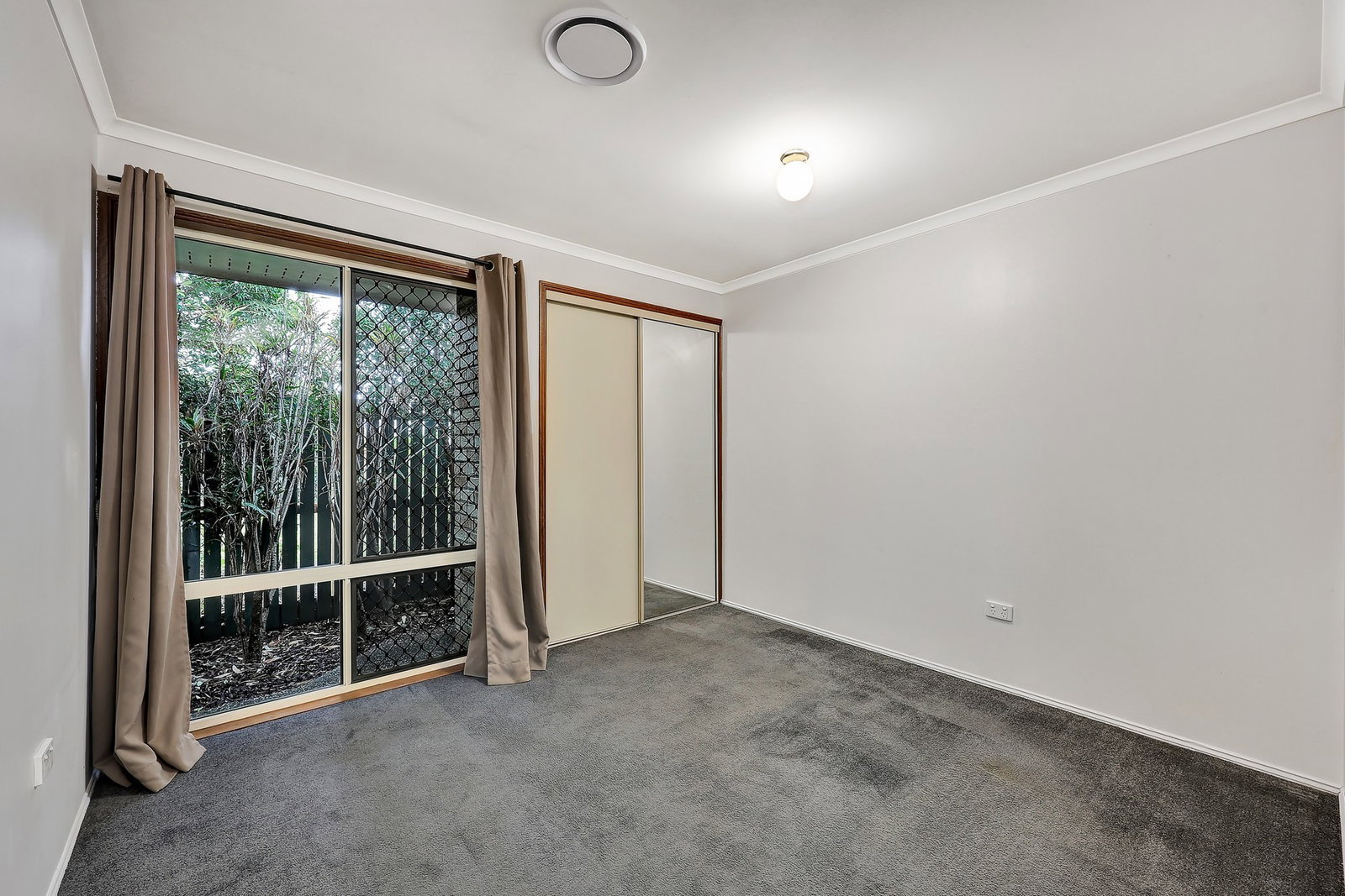 12 Palais Court, Avenell Heights  QLD  4670