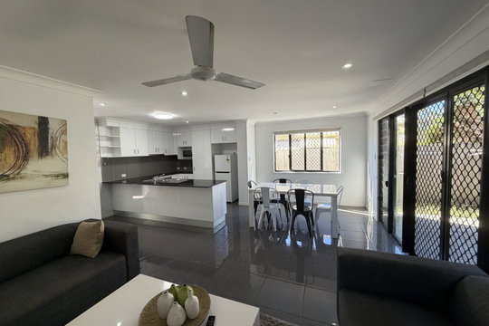 2/1 Agnes Street, South Gladstone  QLD  4680