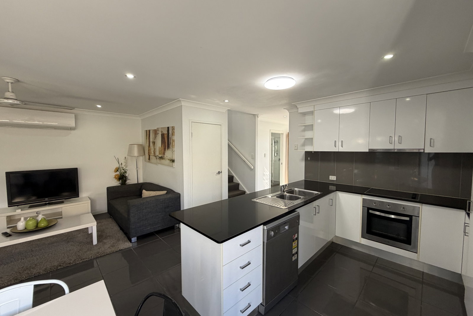 2/1 Agnes Street, South Gladstone  QLD  4680