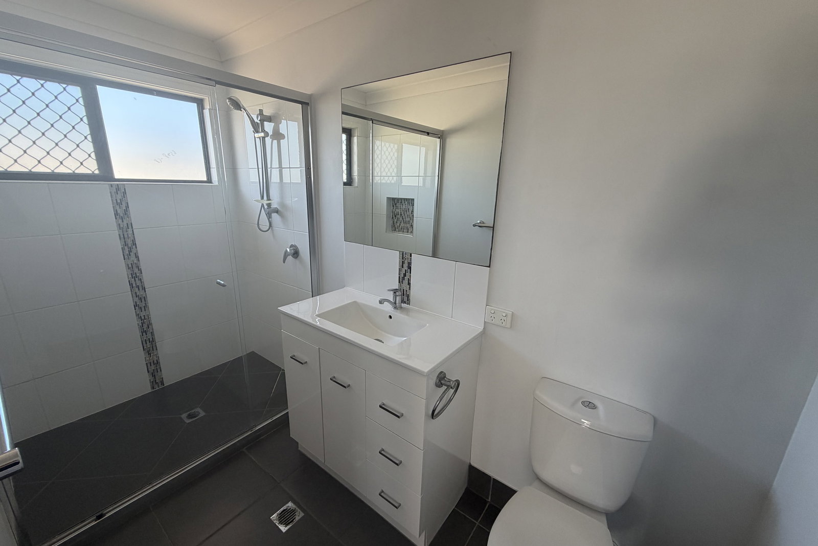 2/1 Agnes Street, South Gladstone  QLD  4680