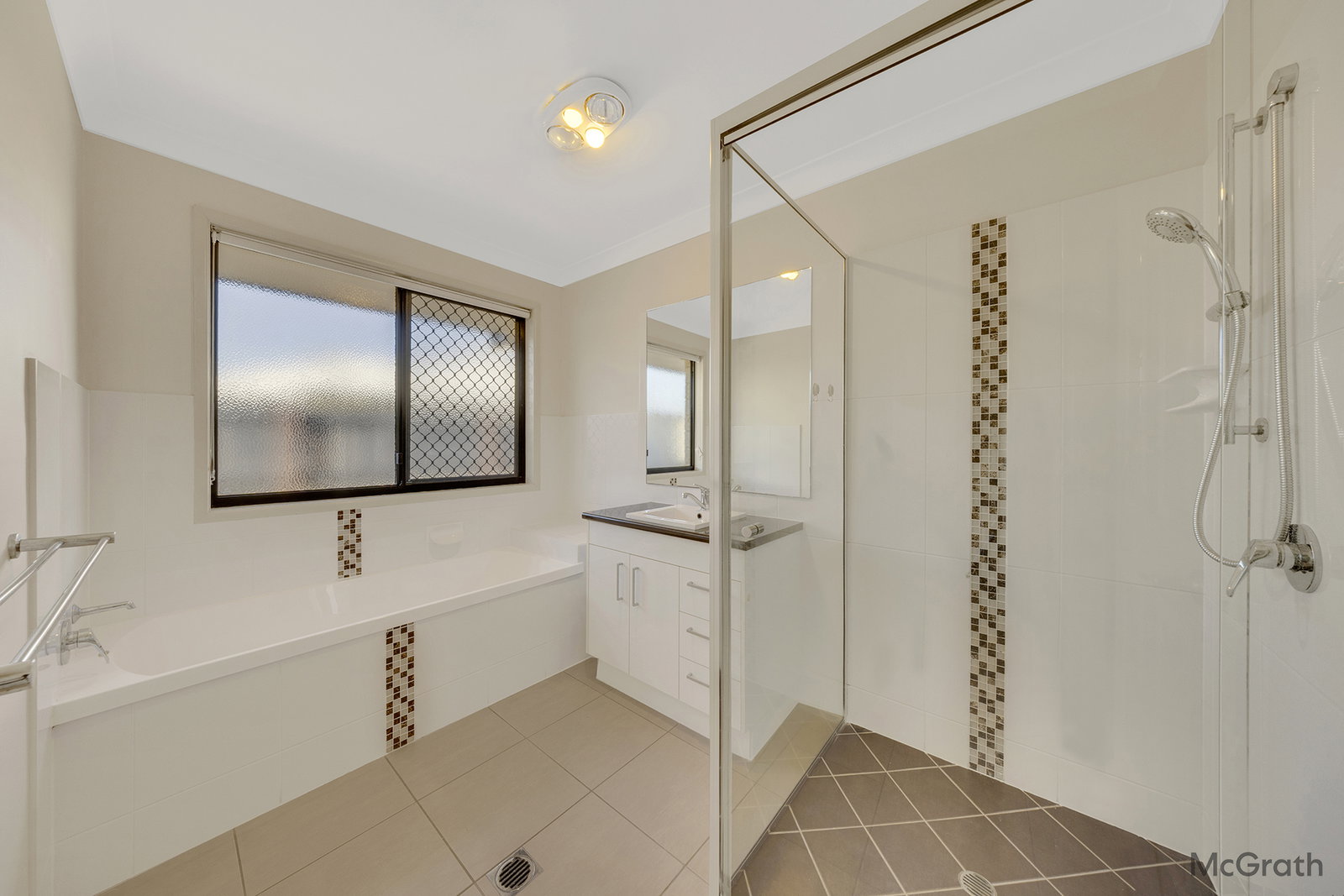 7 Woodland Court, Kirkwood  QLD  4680