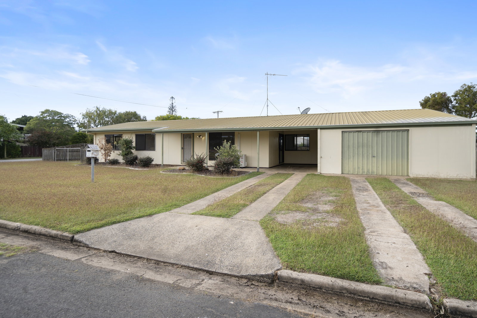 27 Mccavanagh Street, Bargara  QLD  4670