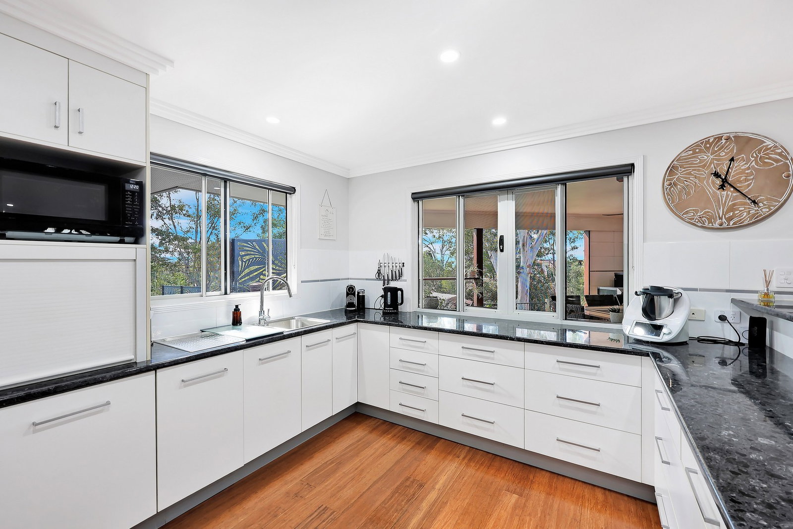 10 Sweetwater Court, Ashfield  QLD  4670