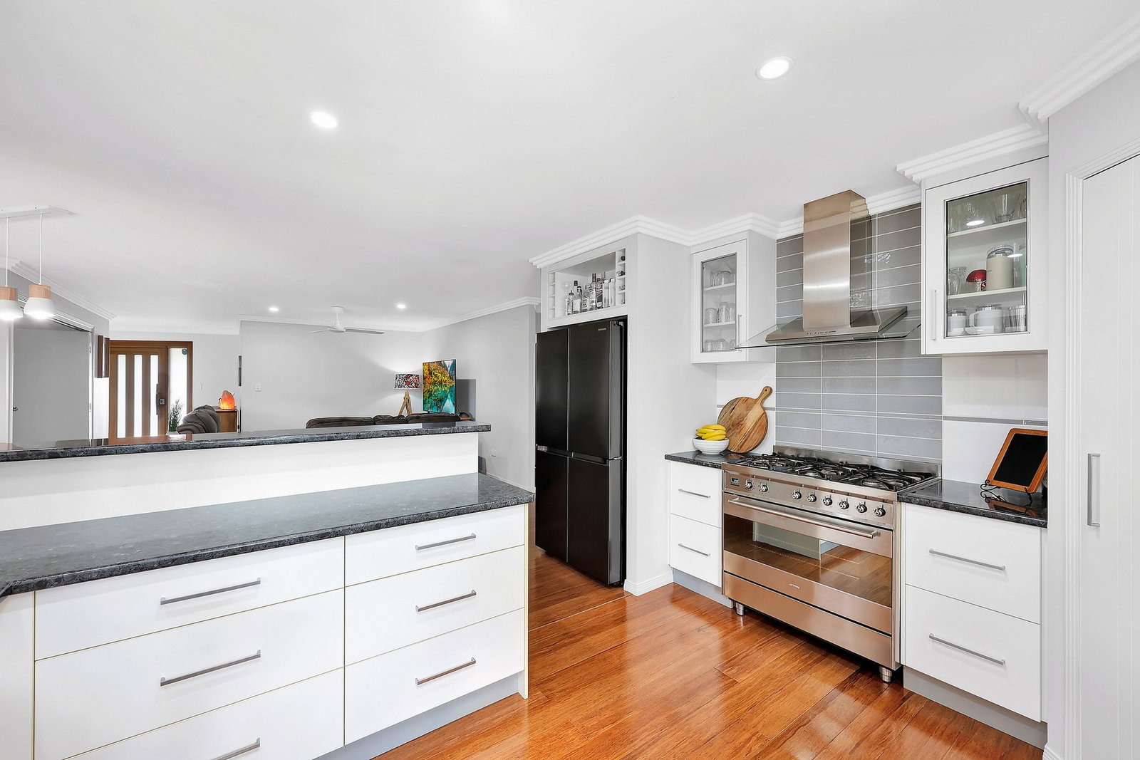 10 Sweetwater Court, Ashfield  QLD  4670