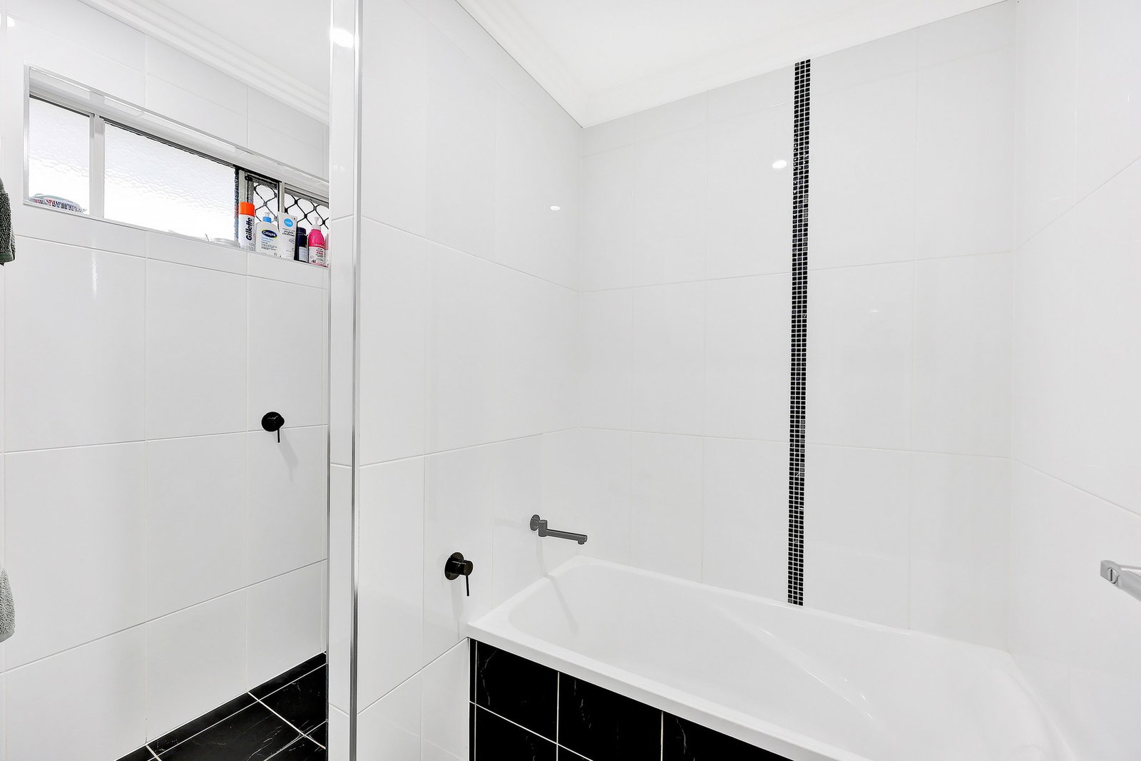 10 Sweetwater Court, Ashfield  QLD  4670