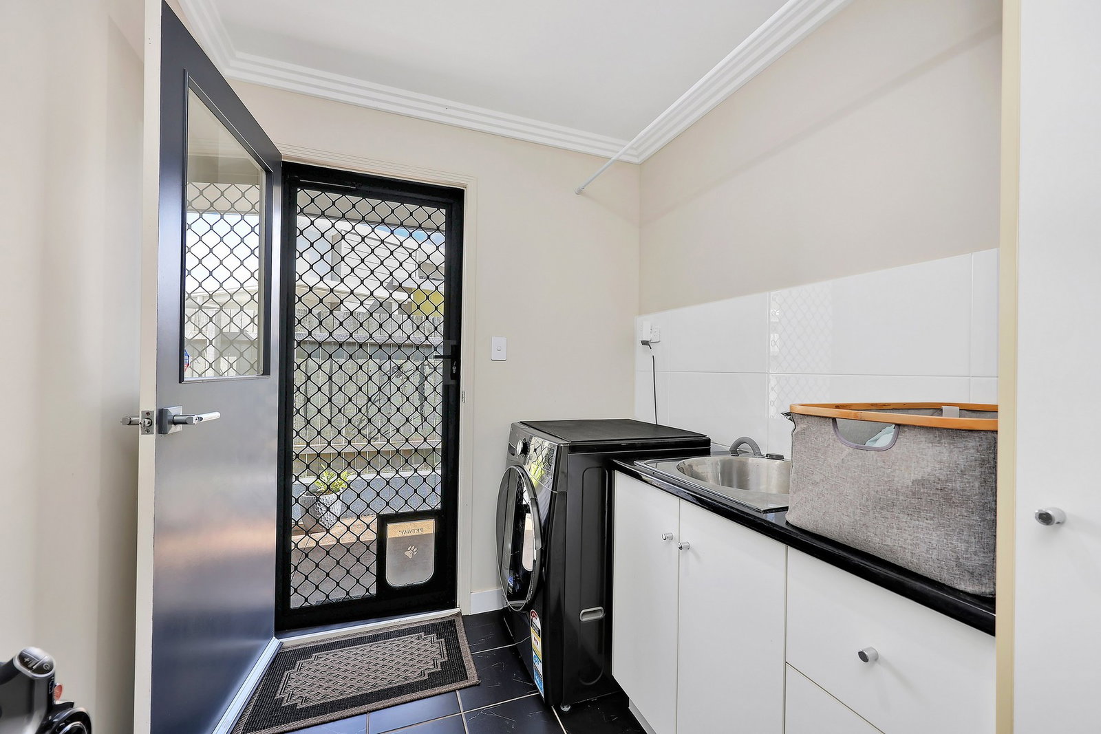10 Sweetwater Court, Ashfield  QLD  4670