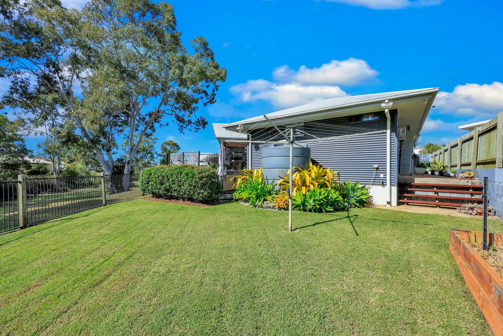 10 Sweetwater Court, Ashfield  QLD  4670