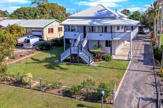 16 Doctor Street, Burnett Heads  QLD  4670