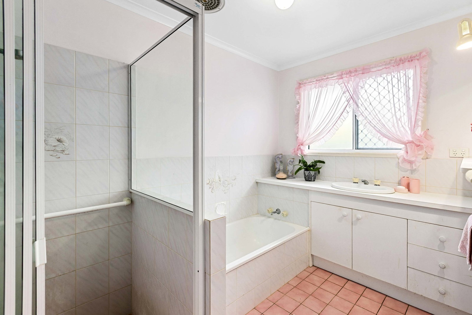 33 Jocelyn Parade, Granville  QLD  4650