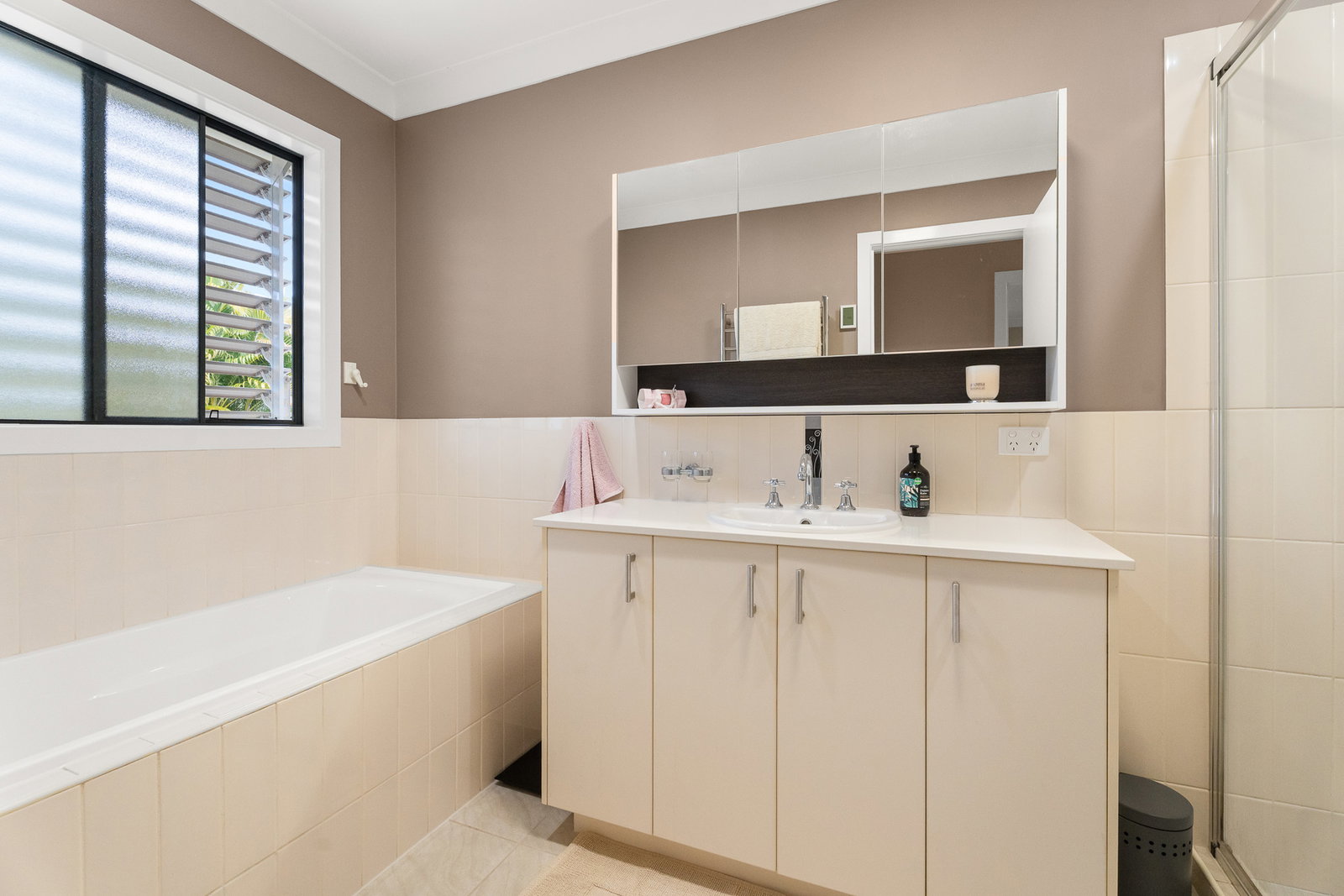23 Corymbia Court, Dunmora  QLD  4650