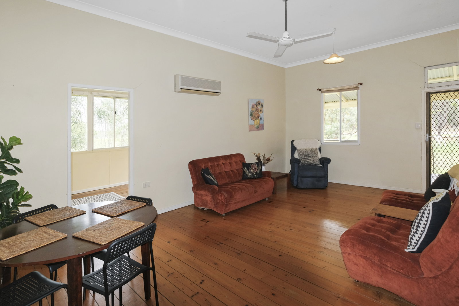 34030 Bruce Highway, McIlwraith  QLD  4671