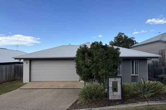 7 Isla Court, New Auckland  QLD  4680
