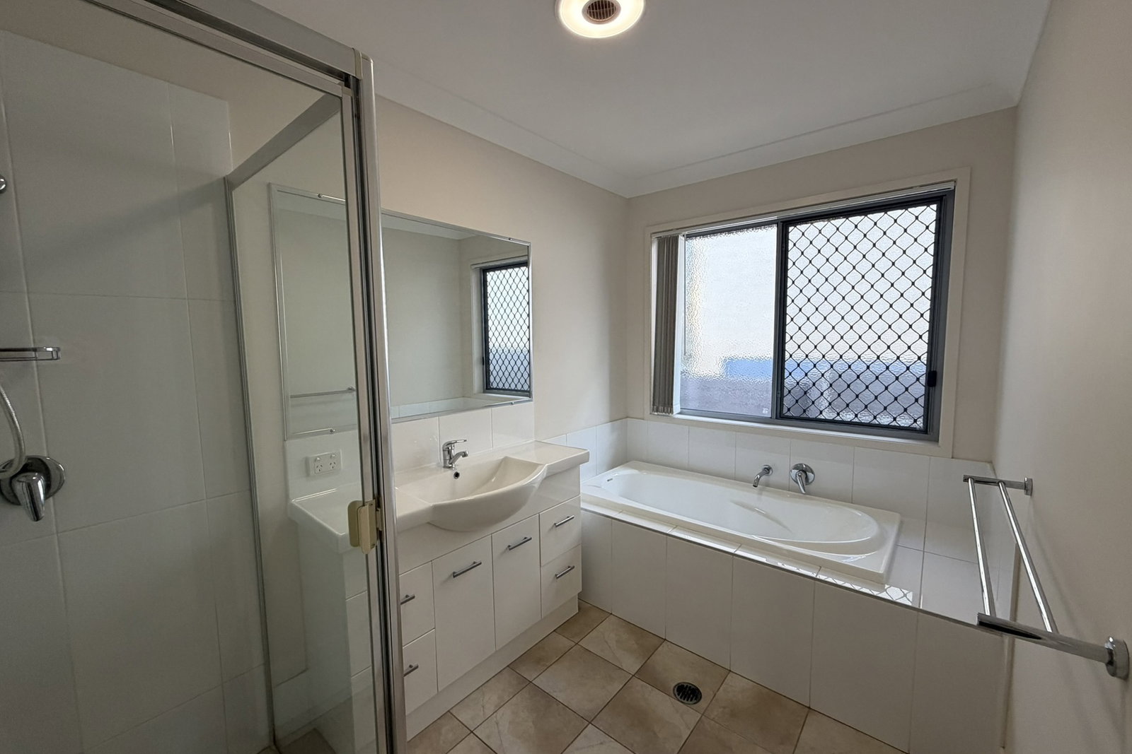 7 Isla Court, New Auckland  QLD  4680