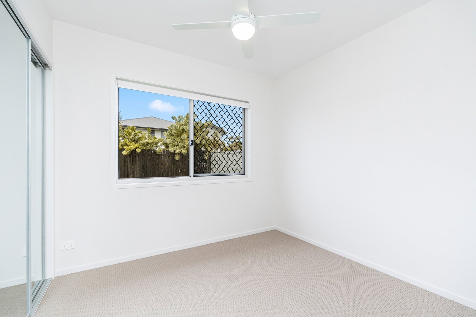 1/17 Oyster Place, Elliott Heads  QLD  4670