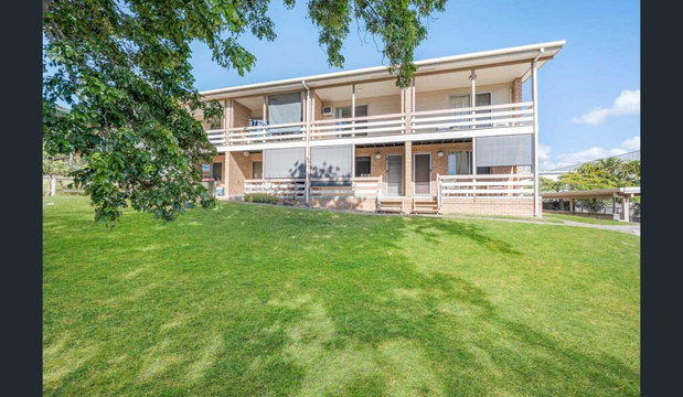 2/4 Wenitong Street, West Gladstone  QLD  4680