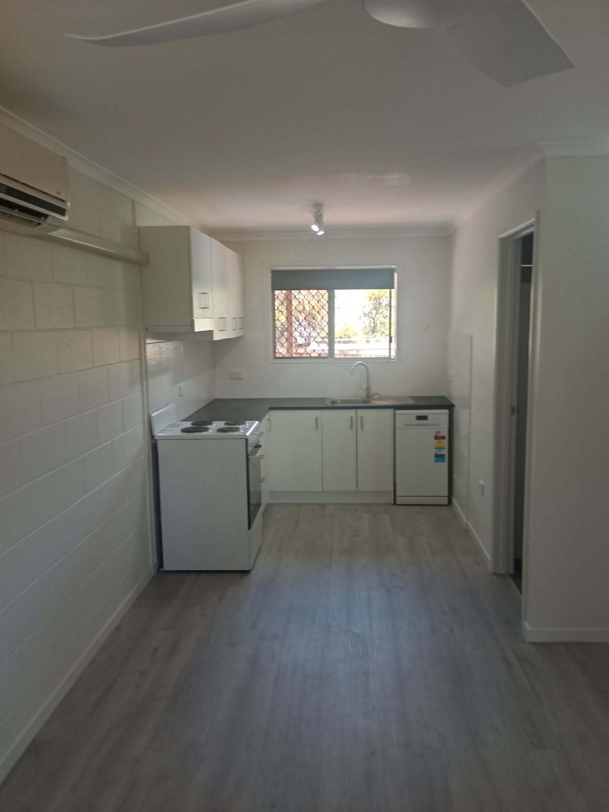 2/4 Wenitong Street, West Gladstone  QLD  4680