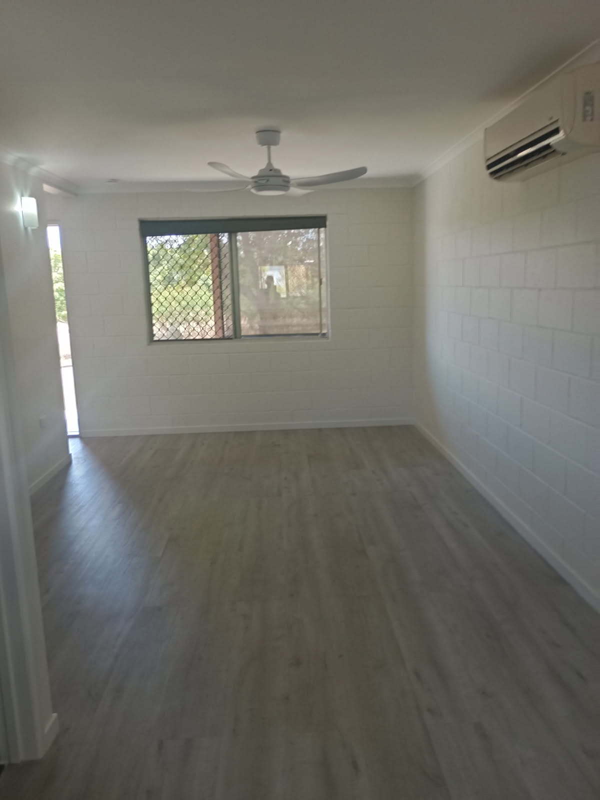 2/4 Wenitong Street, West Gladstone  QLD  4680