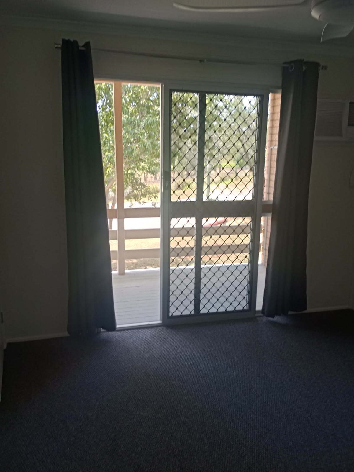 2/4 Wenitong Street, West Gladstone  QLD  4680