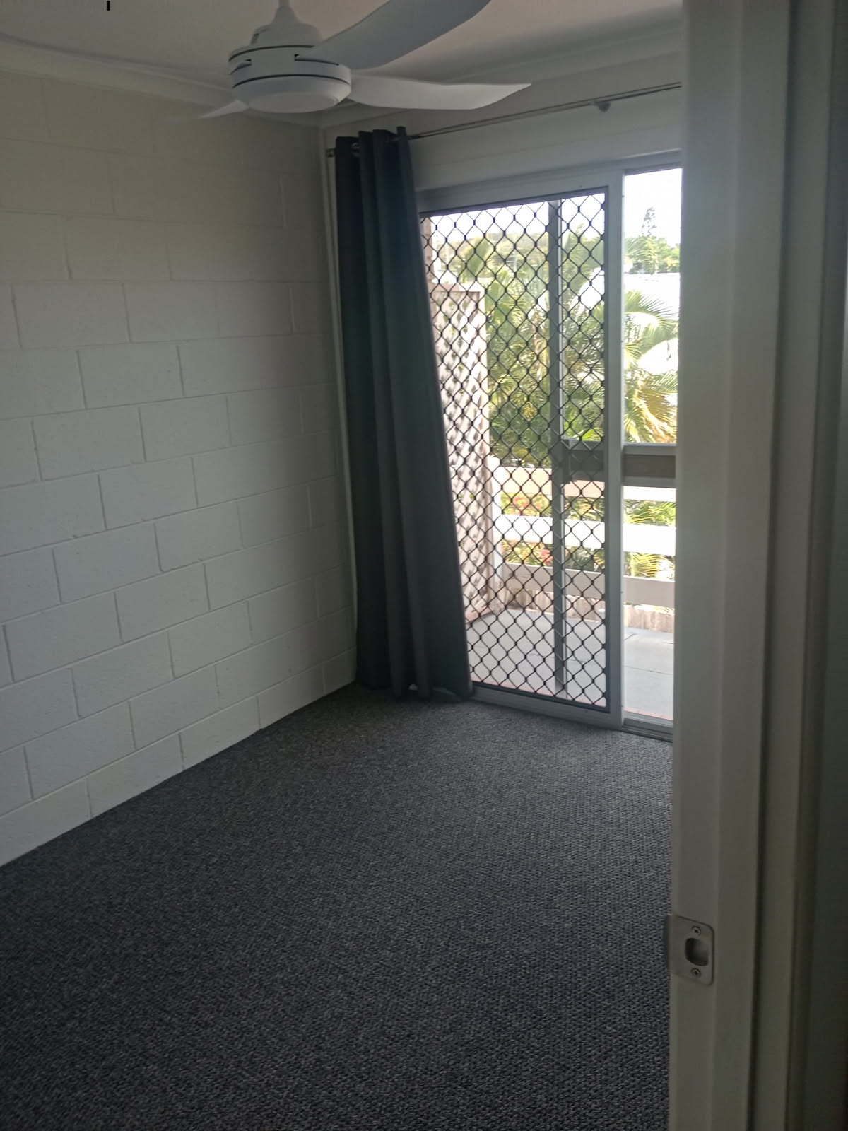 2/4 Wenitong Street, West Gladstone  QLD  4680