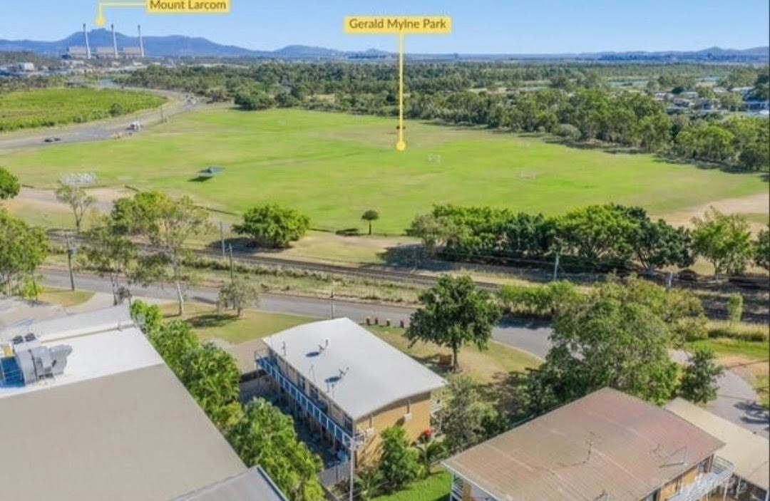 2/4 Wenitong Street, West Gladstone  QLD  4680