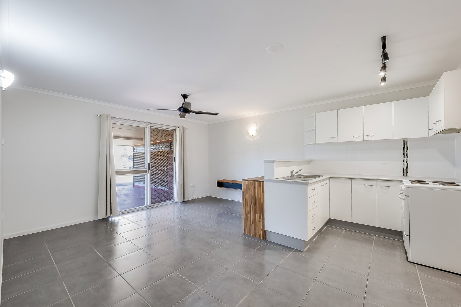 2/28 Sunset Drive, Thabeban  QLD  4670