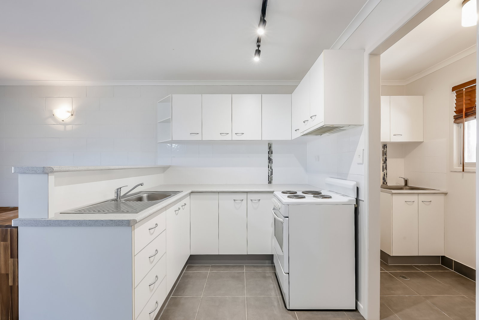 2/28 Sunset Drive, Thabeban  QLD  4670