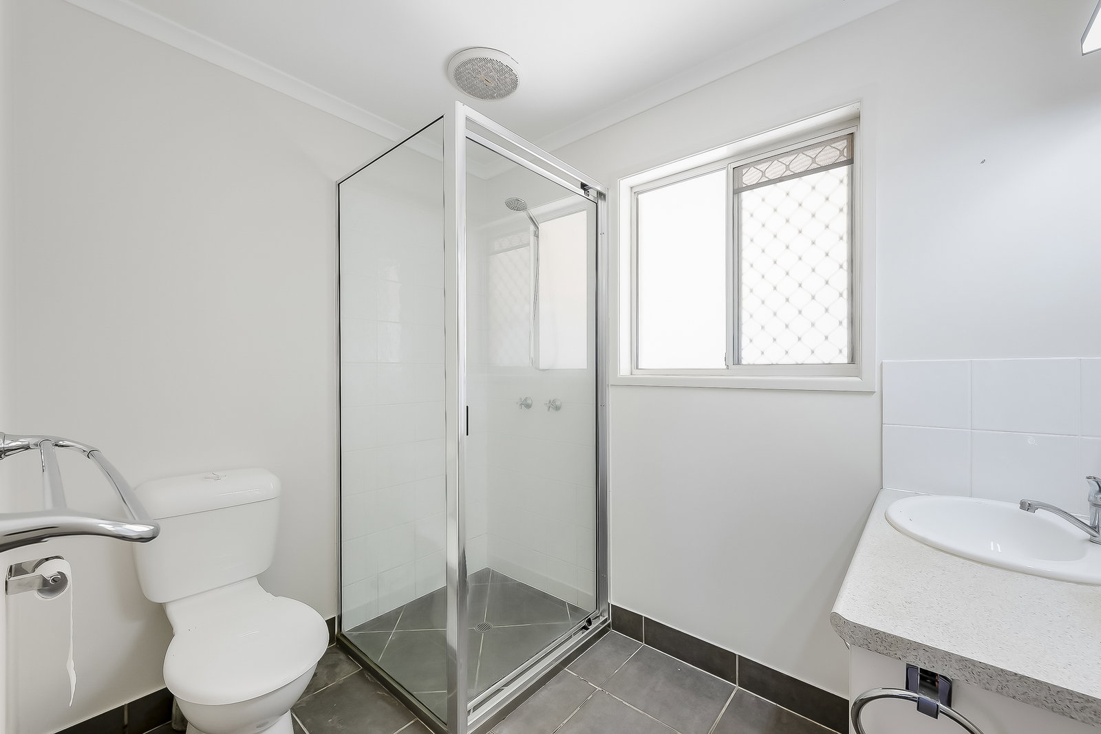 2/28 Sunset Drive, Thabeban  QLD  4670