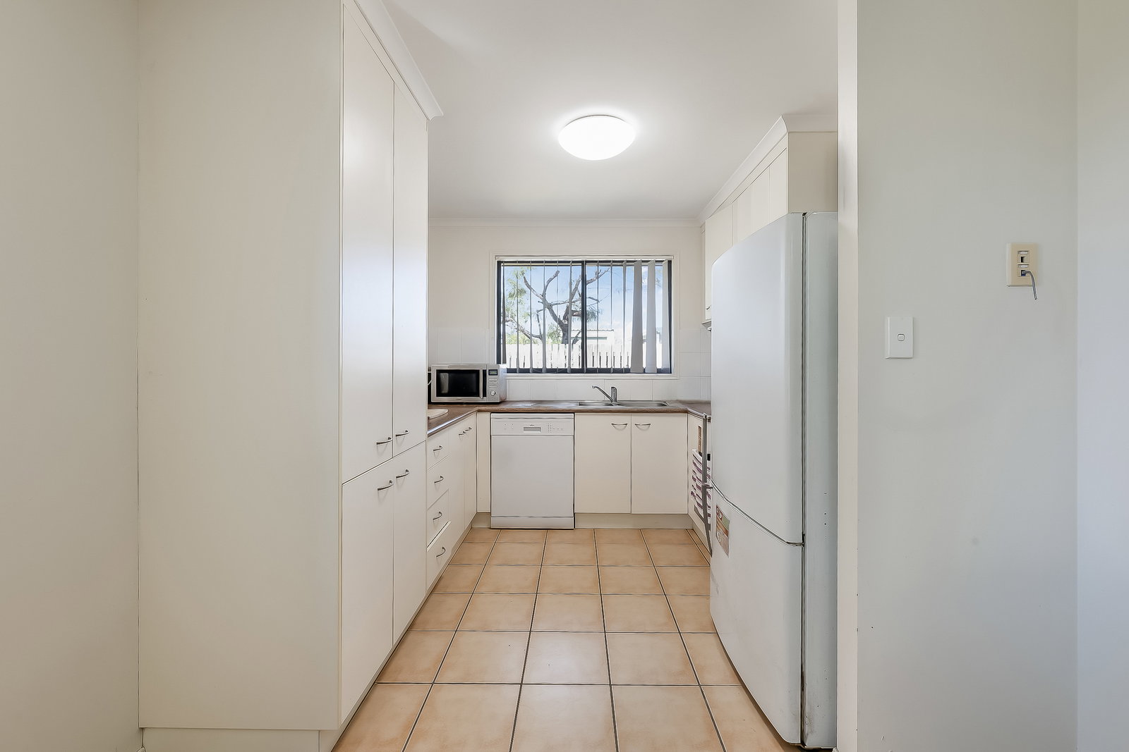 90 Clearview Avenue, Thabeban  QLD  4670