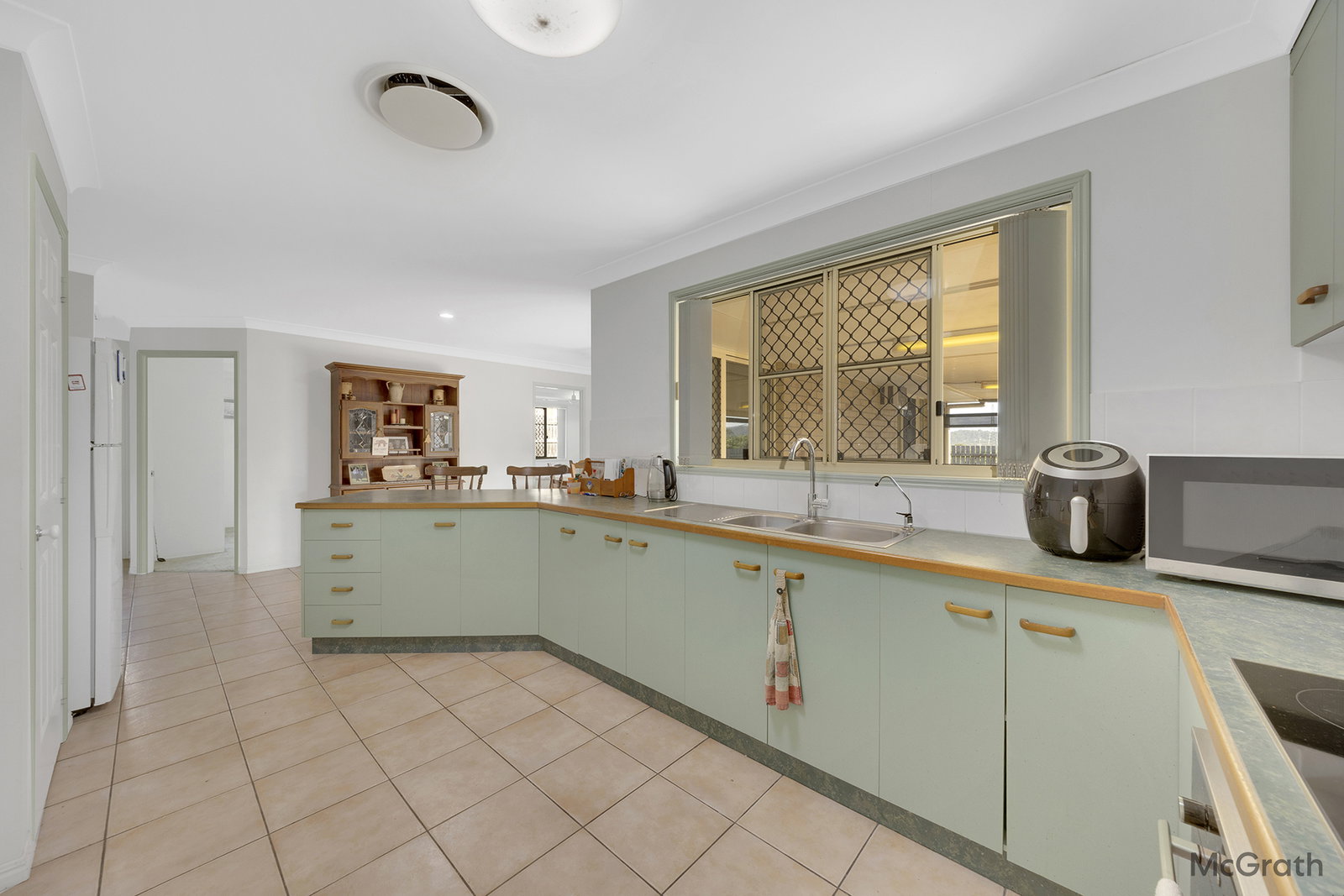 200 J Hickey Avenue, Clinton  QLD  4680