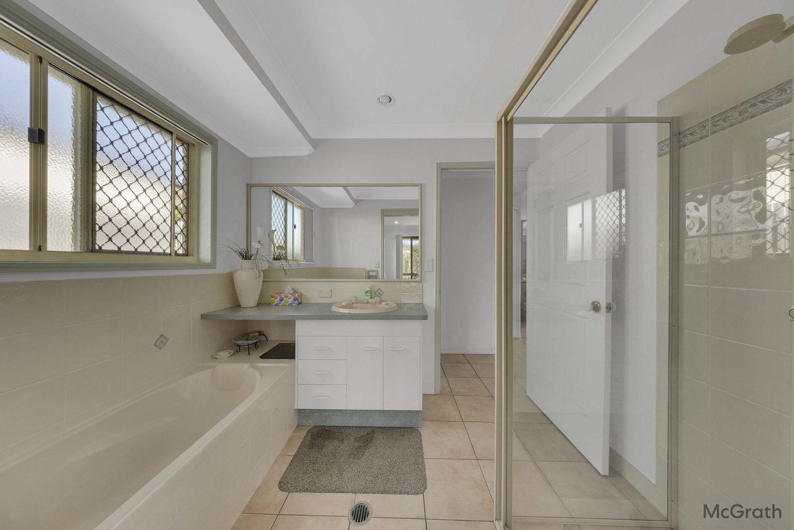 200 J Hickey Avenue, Clinton  QLD  4680