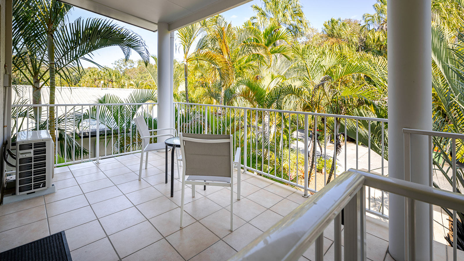 8/4 Ocean Beach Drive, Agnes Water  QLD  4677