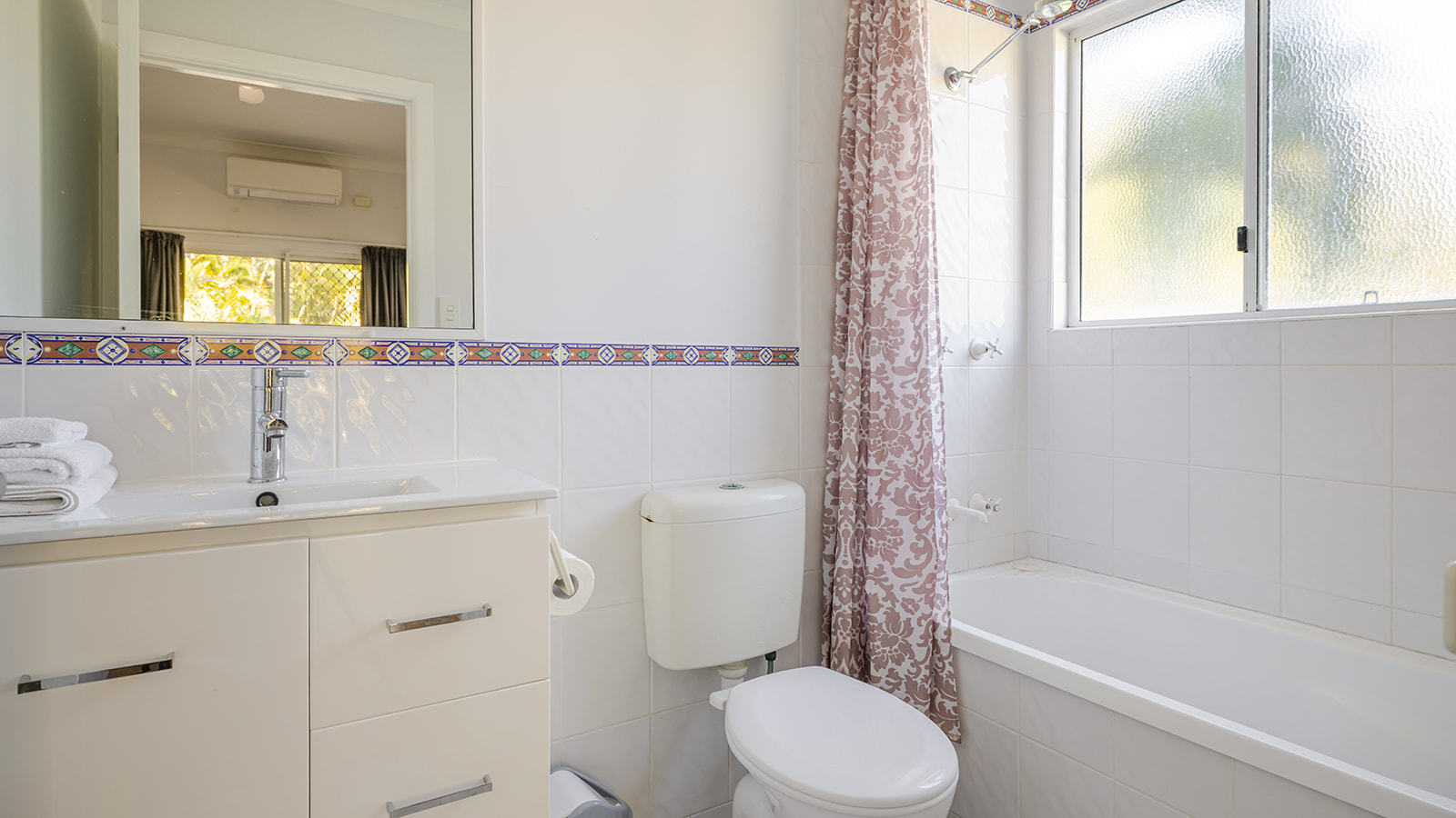 8/4 Ocean Beach Drive, Agnes Water  QLD  4677