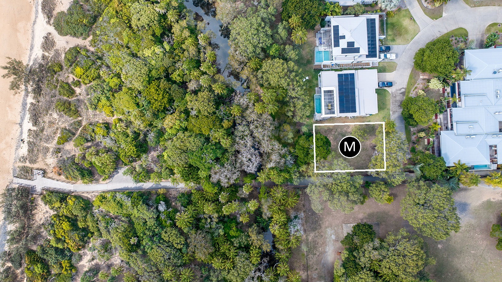 1/12 Ocean Beach Drive, Agnes Water  QLD  4677