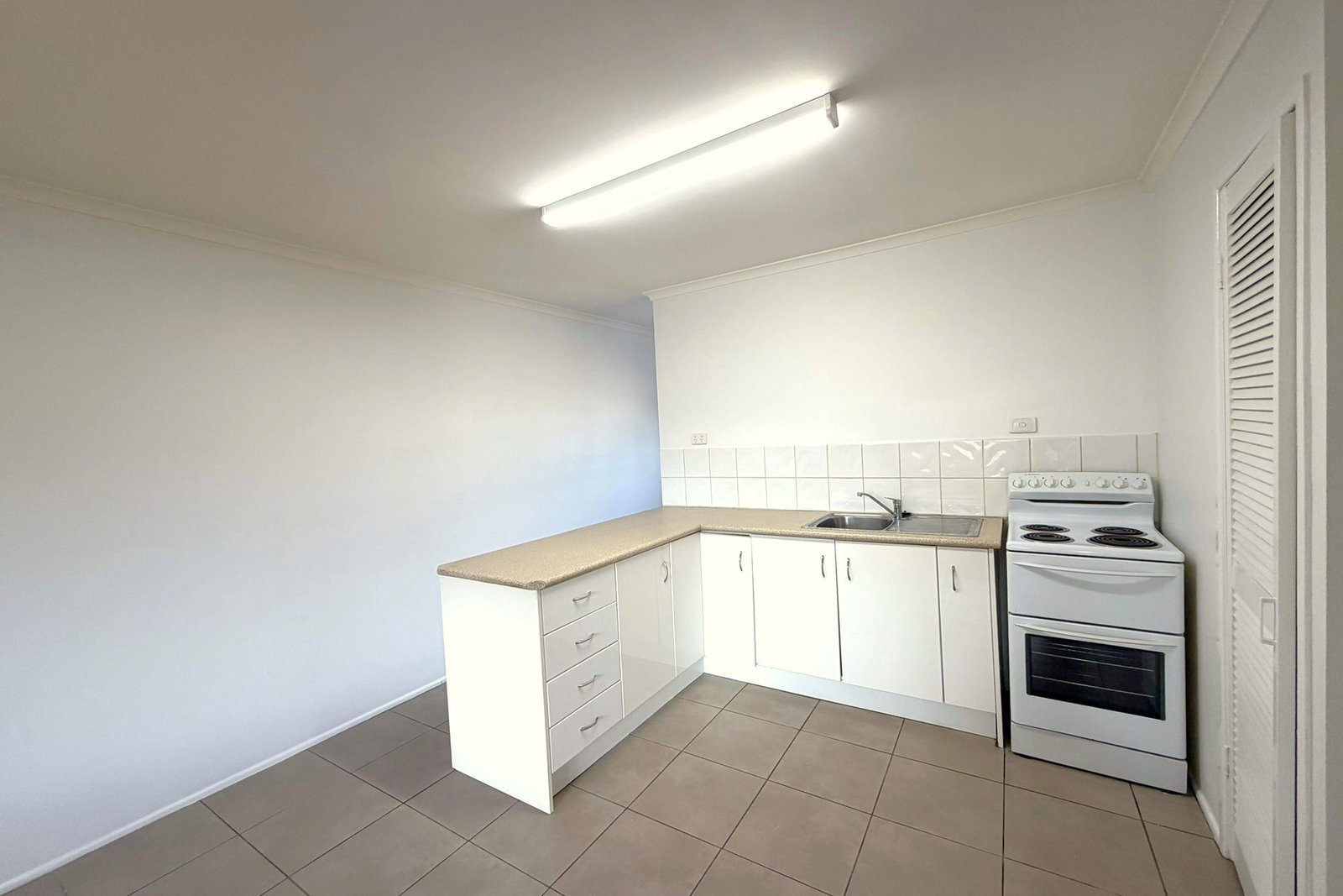 2/18 Geraldine Street, West Gladstone  QLD  4680