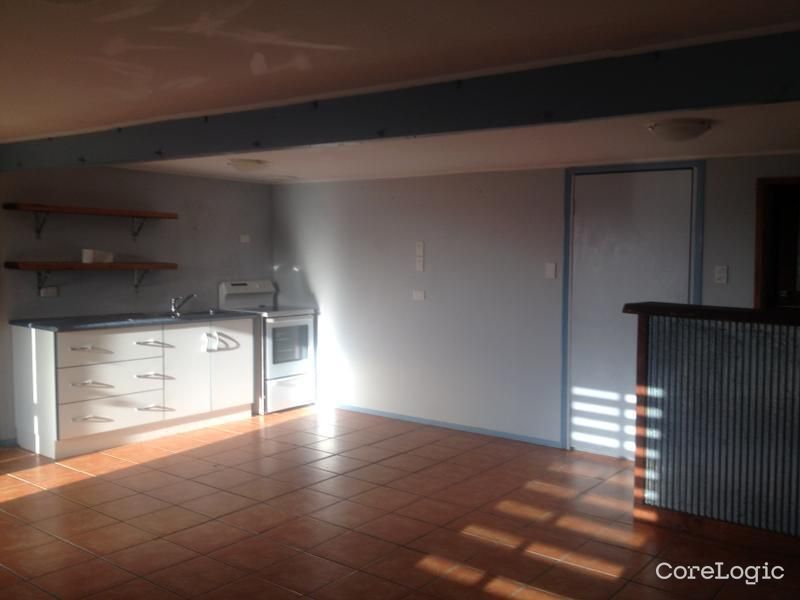 8 Geraldine Street, West Gladstone  QLD  4680